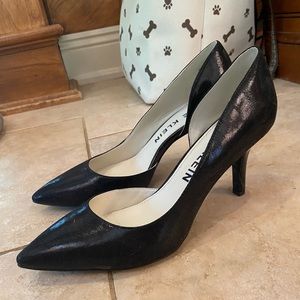 Black pump size 11